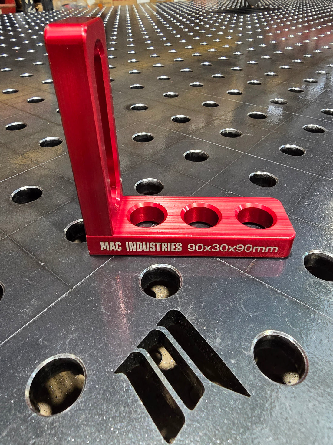MAC -  Milled 16D Aluminium Slotted 90D Square