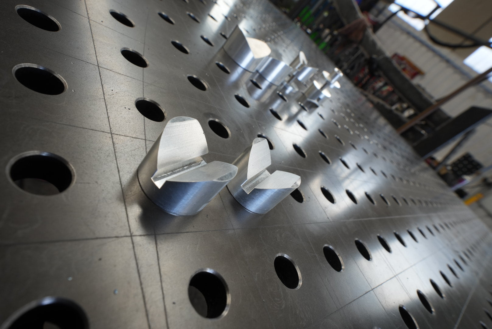 MAC - 2no. (Pair) Smooth V Block 90D - Made In Britain – Mac Industries UK